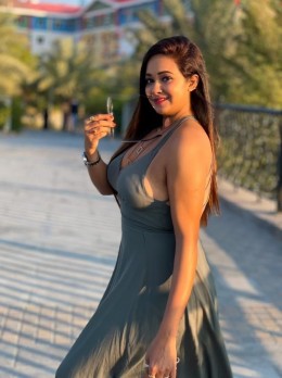 Indian Model Ashi - Escort in Dubai - intimate haircut Partially